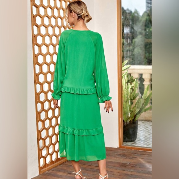 SOLD Elegant Bohemian Style Kelly Green Ruffled Trim Dress| Size L - Picture 2 of 6